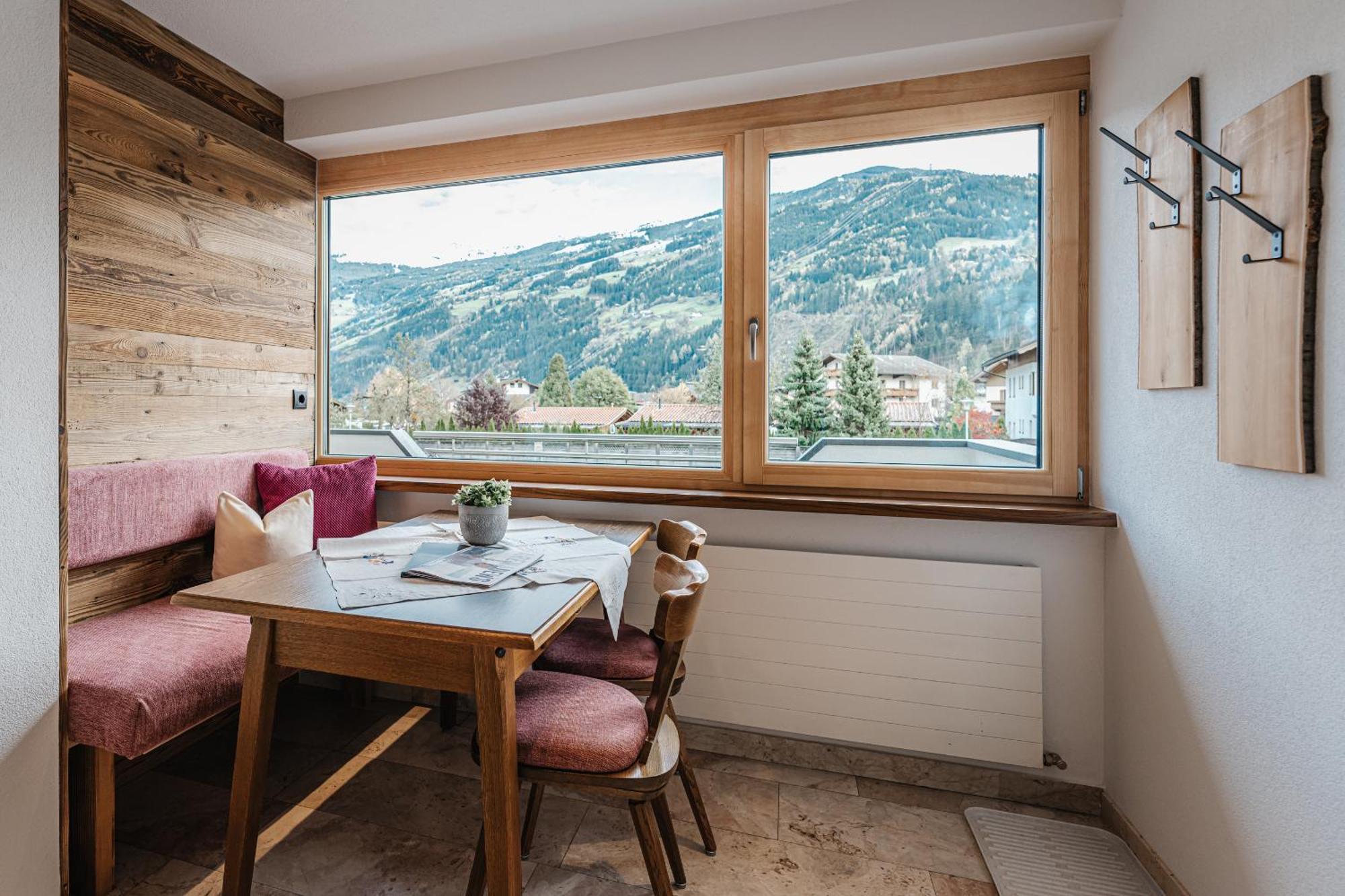 Alpenzeit Zillertal Apartments Zell am Ziller Pokoj fotografie