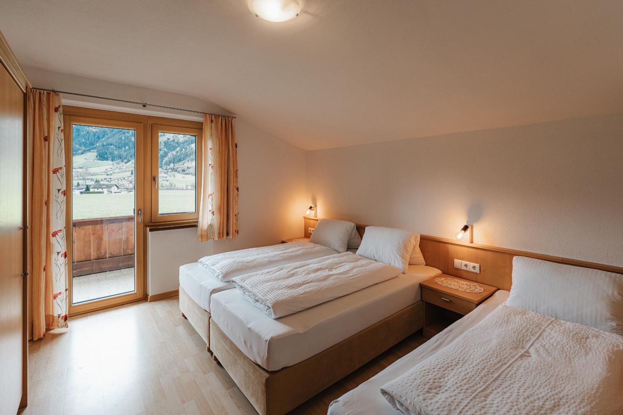 Alpenzeit Zillertal Apartments Zell am Ziller Pokoj fotografie
