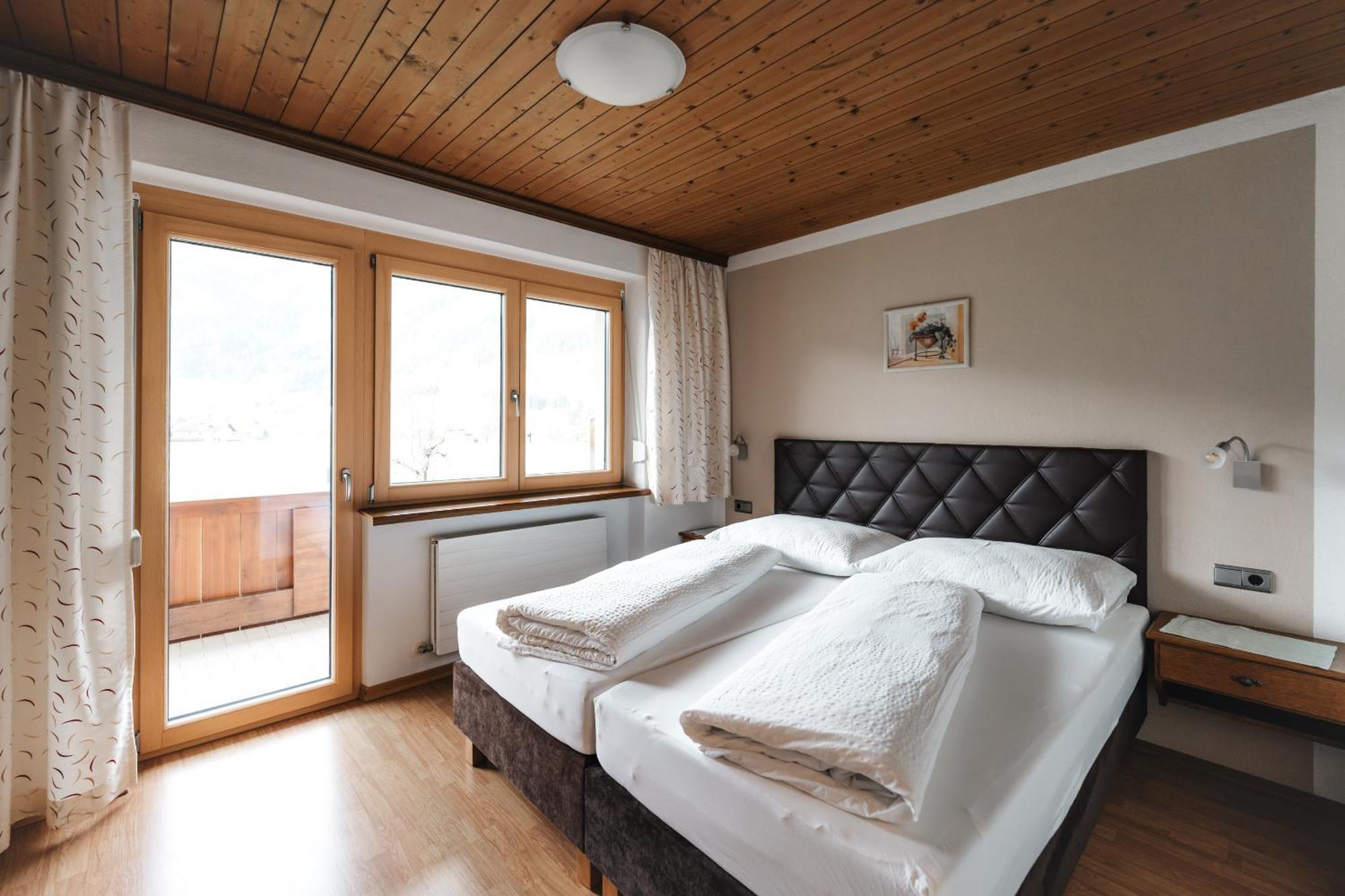 Alpenzeit Zillertal Apartments Zell am Ziller Pokoj fotografie
