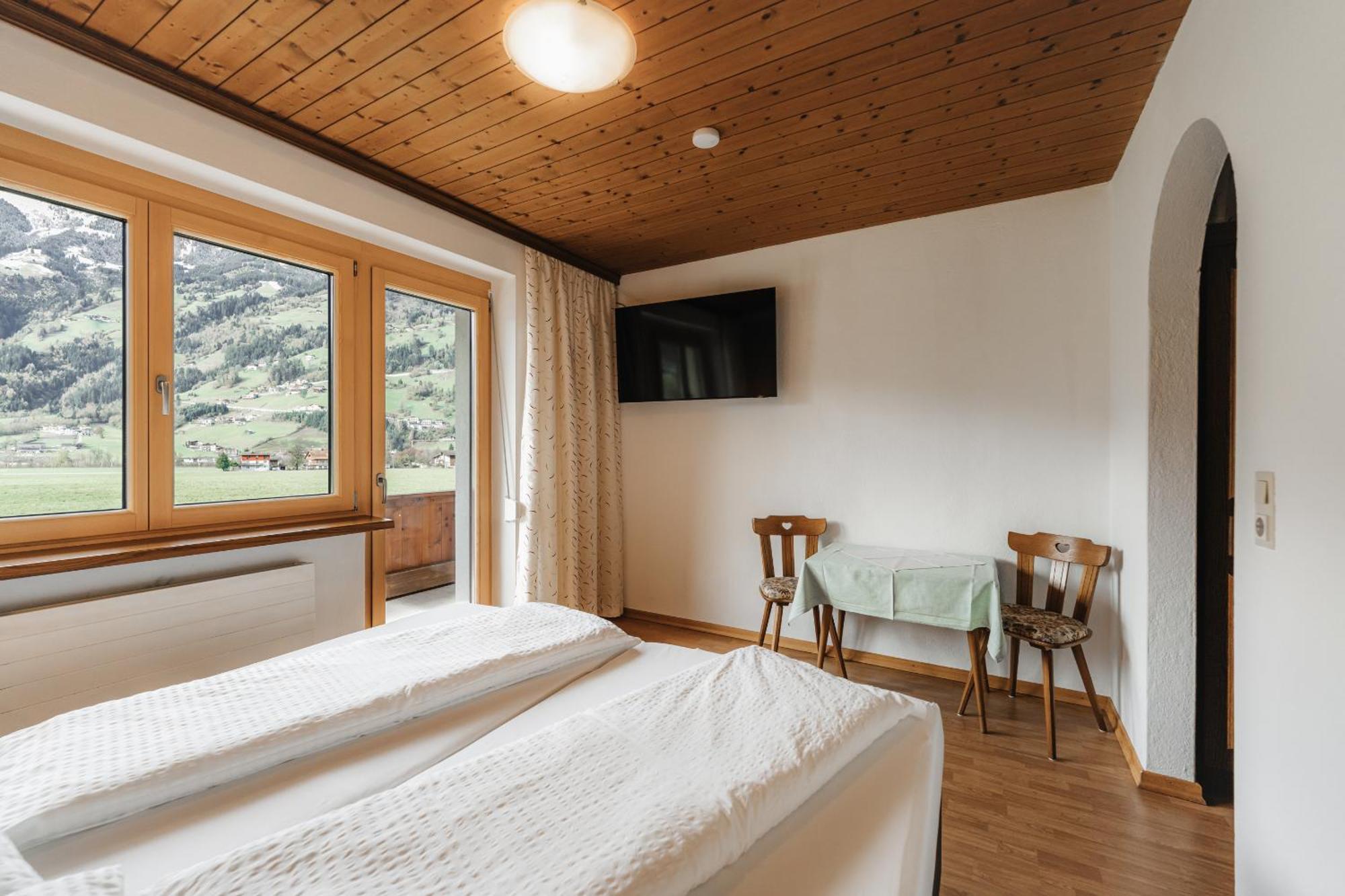 Alpenzeit Zillertal Apartments Zell am Ziller Pokoj fotografie